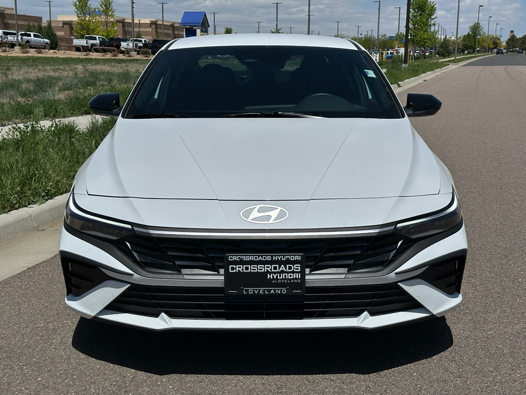 2025 Hyundai Elantra SEL Sport photo 2