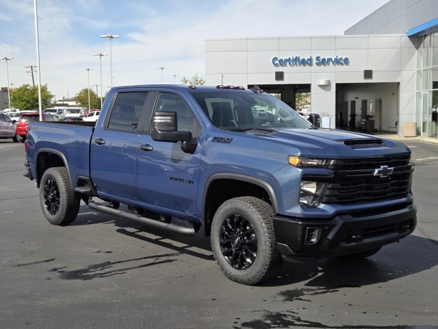 2025 Chevrolet Silverado 2500HD Custom photo 4