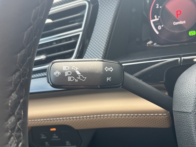 2025 Volkswagen Atlas Cross Sport SEL R-Line photo 37