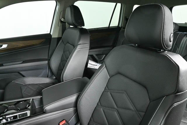 2025 Volkswagen Atlas SE Technology photo 4