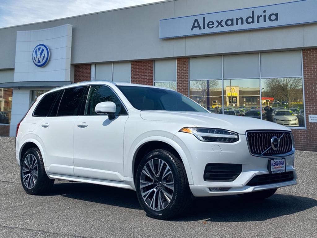 2021 Volvo XC90 Momentum's photo