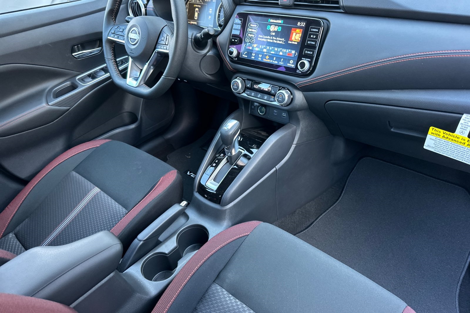 2025 Nissan Versa 1.6 SR photo 16