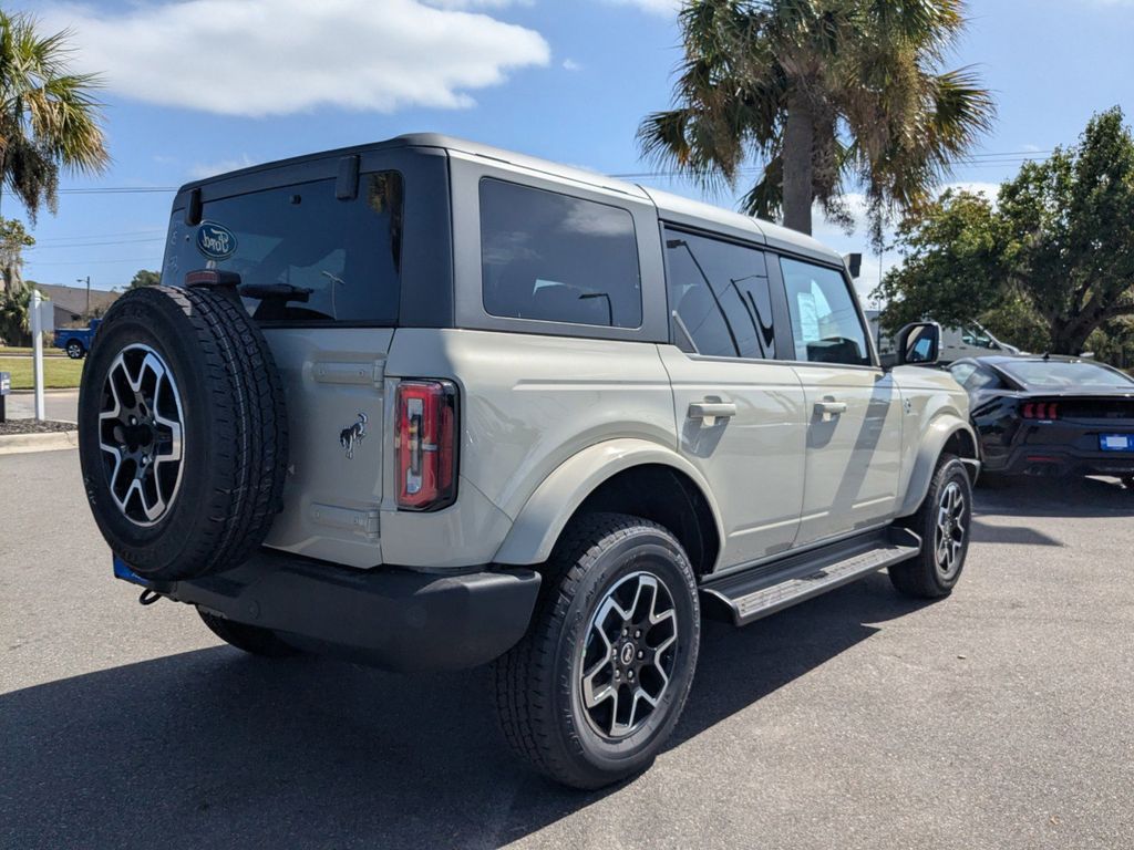 2025 Ford Bronco Outer Banks photo 4