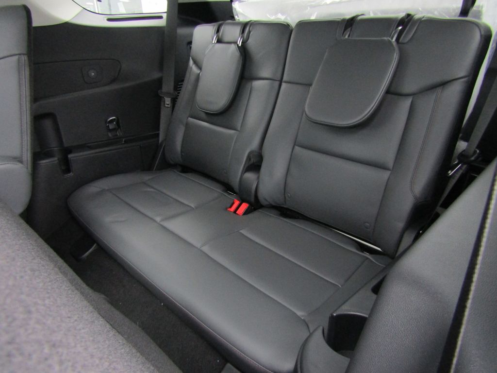 2025 Ford Explorer photo 30