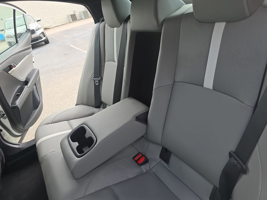 2025 Toyota Camry SE photo 13