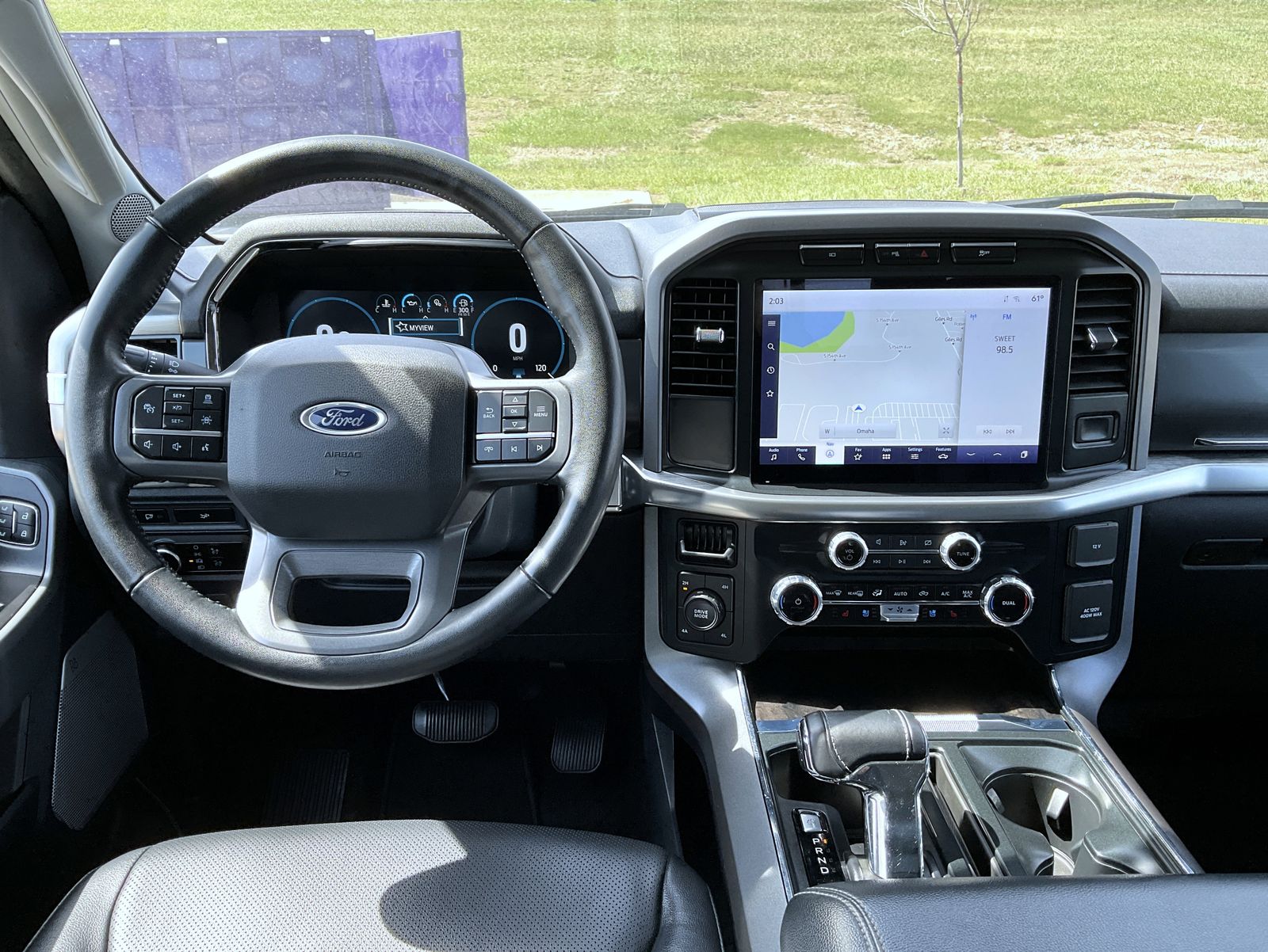 2023 Ford F-150 Lariat photo 12
