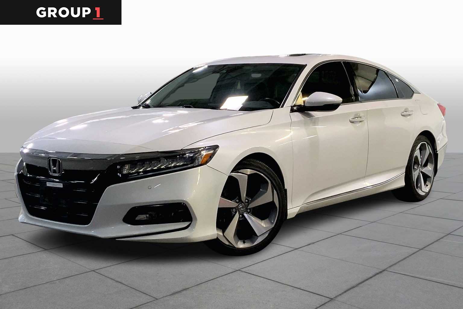 2018 Honda Accord Touring's photo