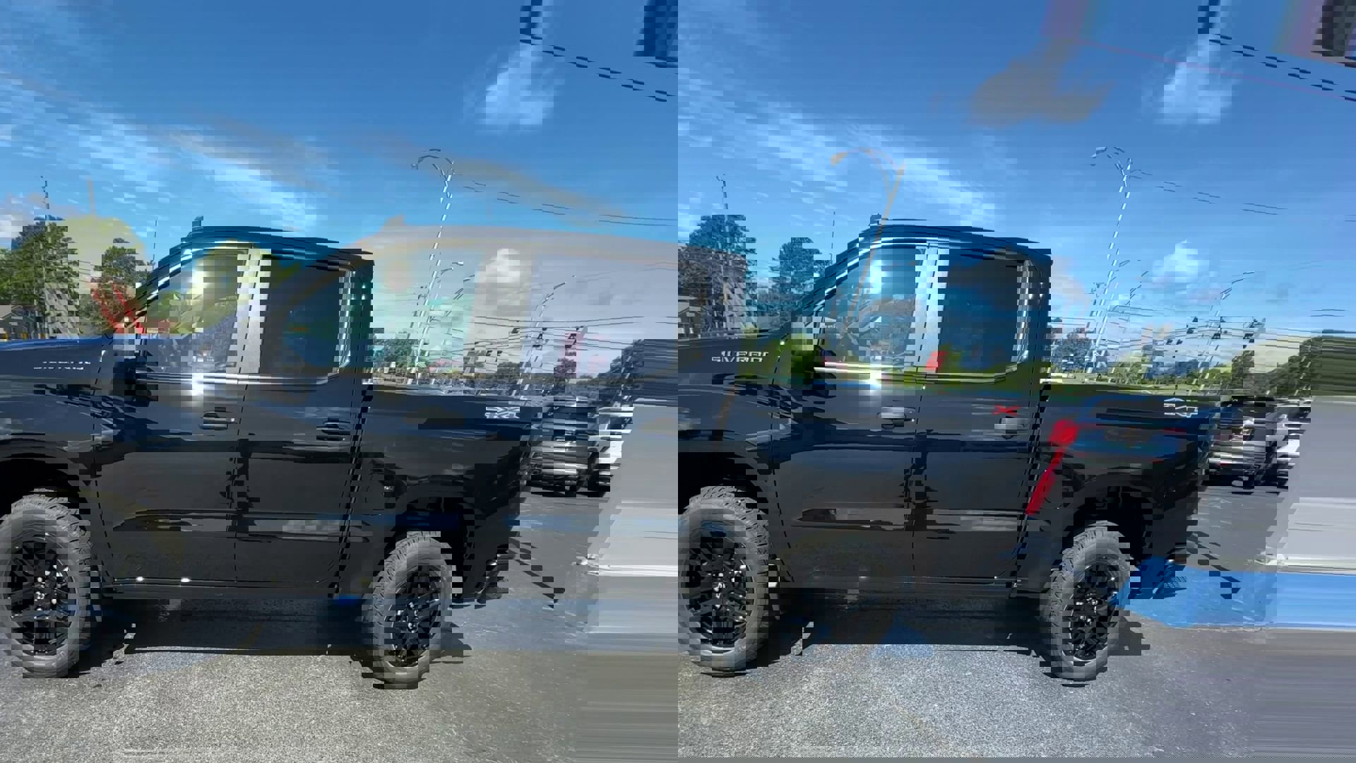 2025 Chevrolet Silverado 1500 Custom photo 4