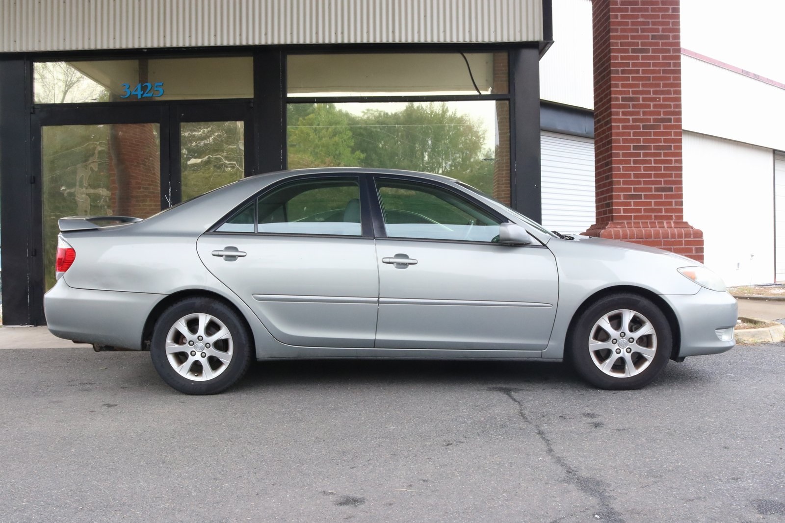 2005 Toyota Camry XLE photo 12