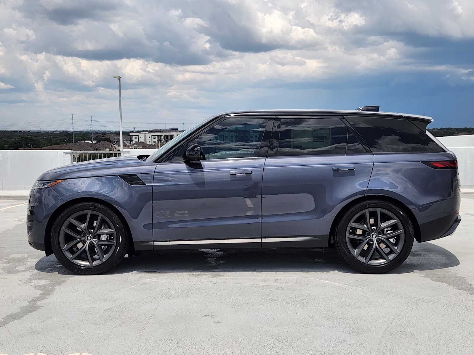 2025 Land Rover Range Rover Sport SE photo 4