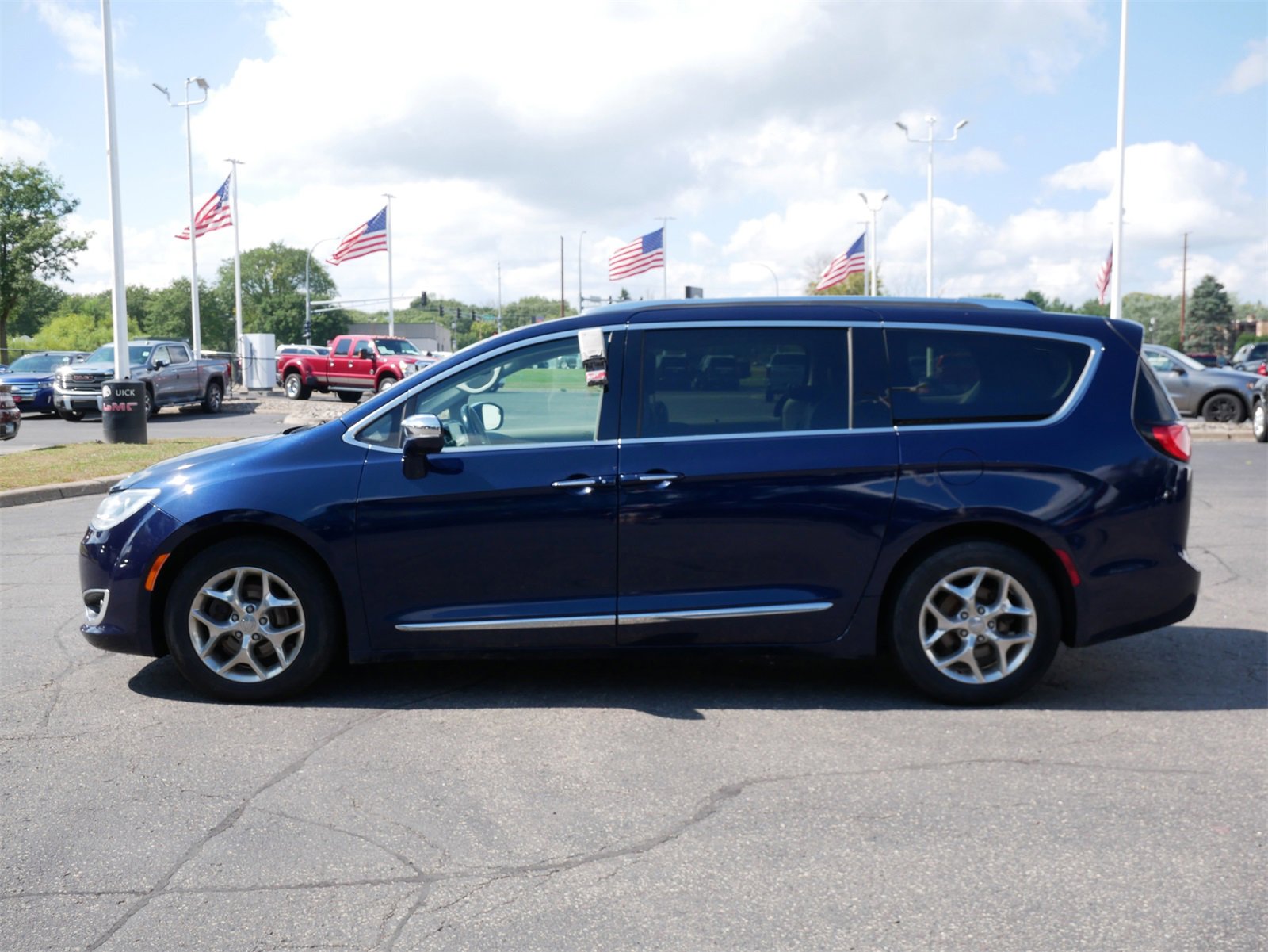 Used 2018 Chrysler Pacifica Limited with VIN 2C4RC1GG5JR141189 for sale in White Bear Lake, Minnesota