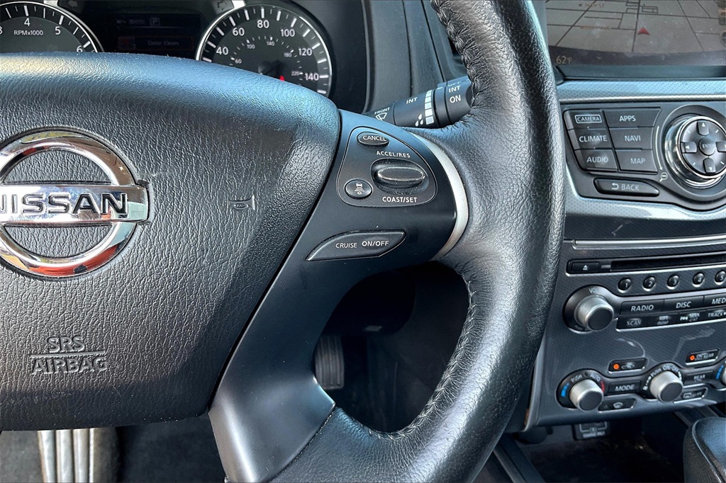 2019 Nissan Pathfinder SL photo 17