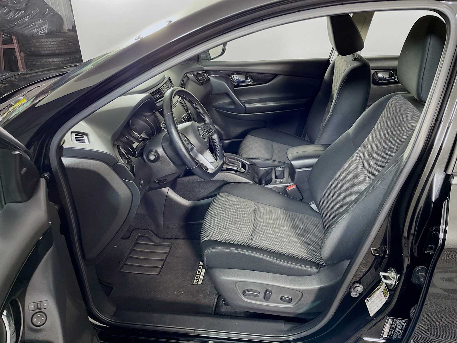 2022 Nissan Rogue Sport SV photo 18
