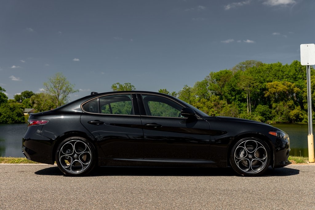 2025 Alfa Romeo Giulia Base photo 2
