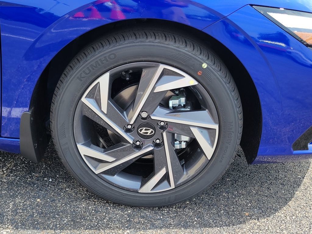 2024 Hyundai Elantra Limited photo 9