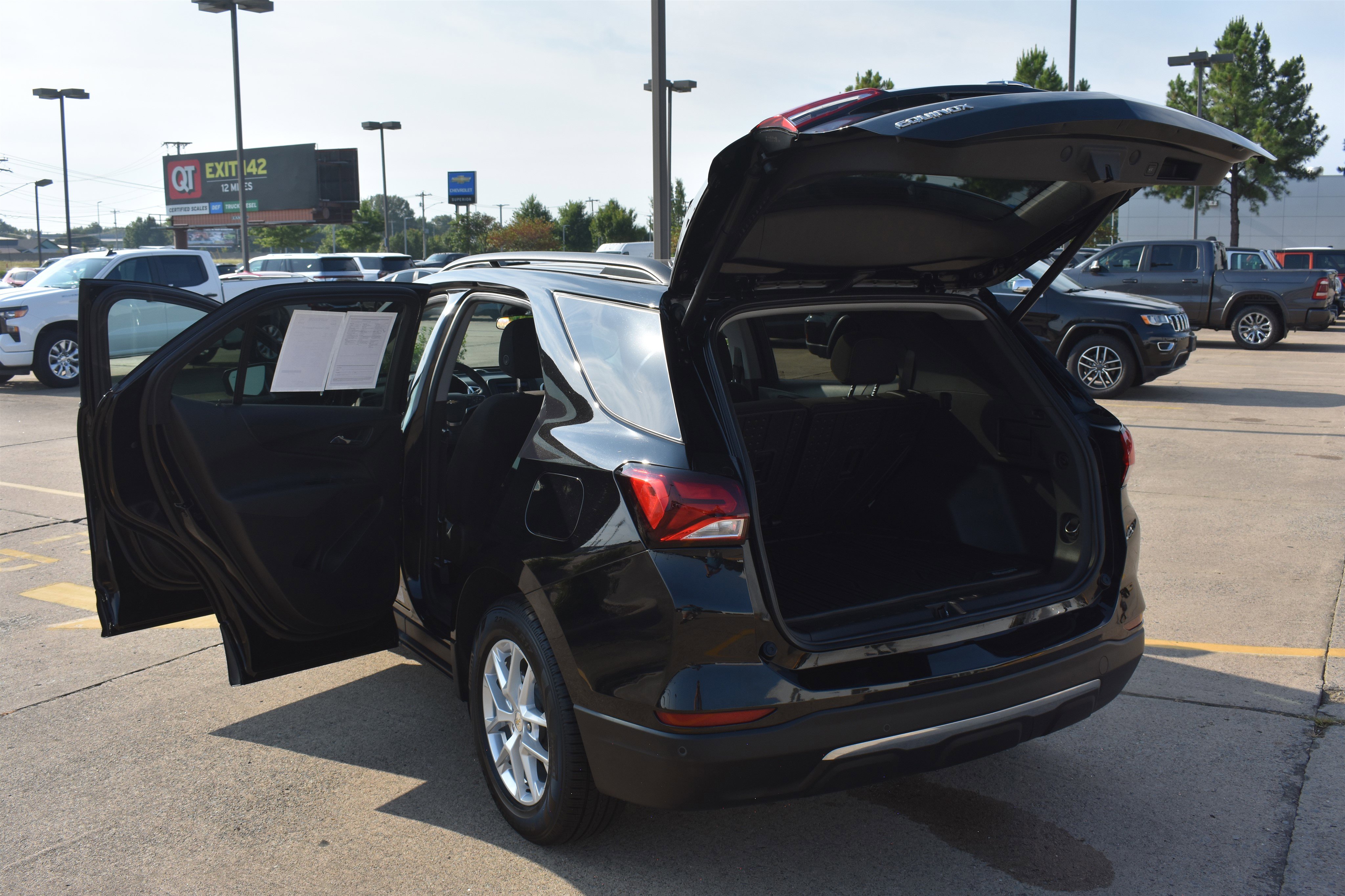 2023 Chevrolet Equinox LT photo 7