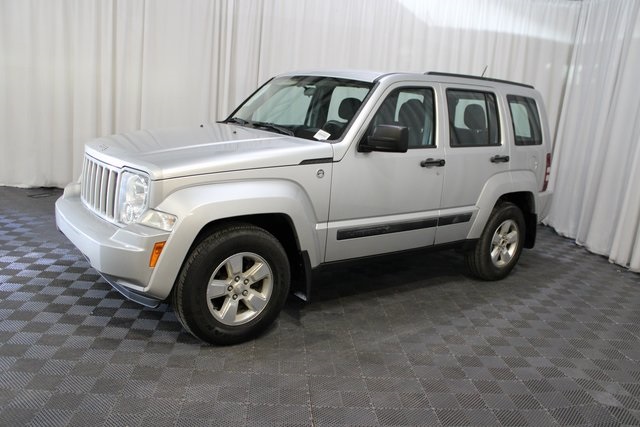 2012 Jeep Liberty Sport photo 3