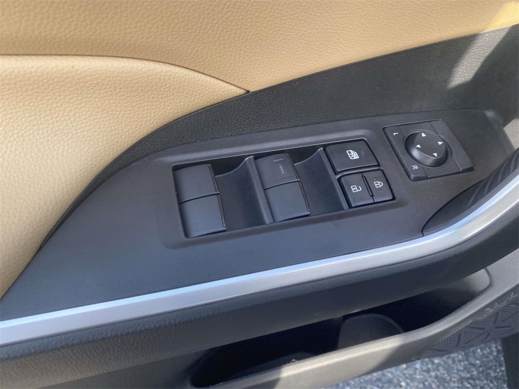 2025 Toyota RAV4 LE photo 14