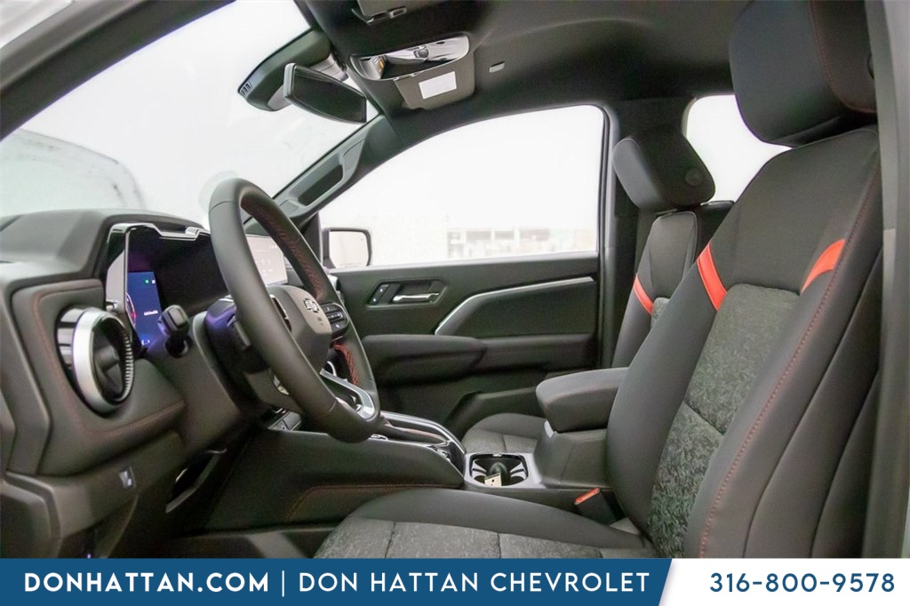2025 Chevrolet Colorado Z71 photo 13