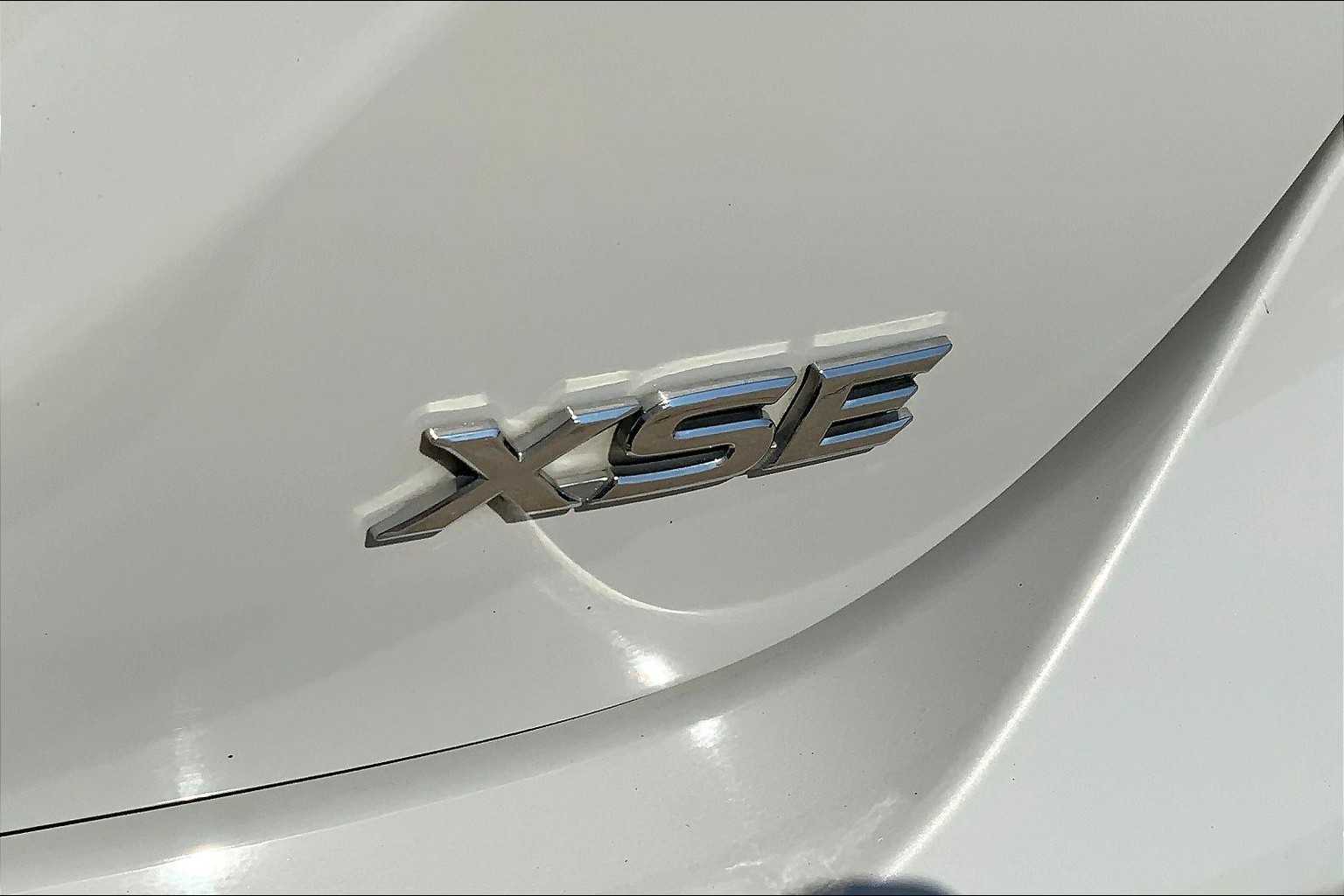 2023 Toyota Camry XSE photo 9