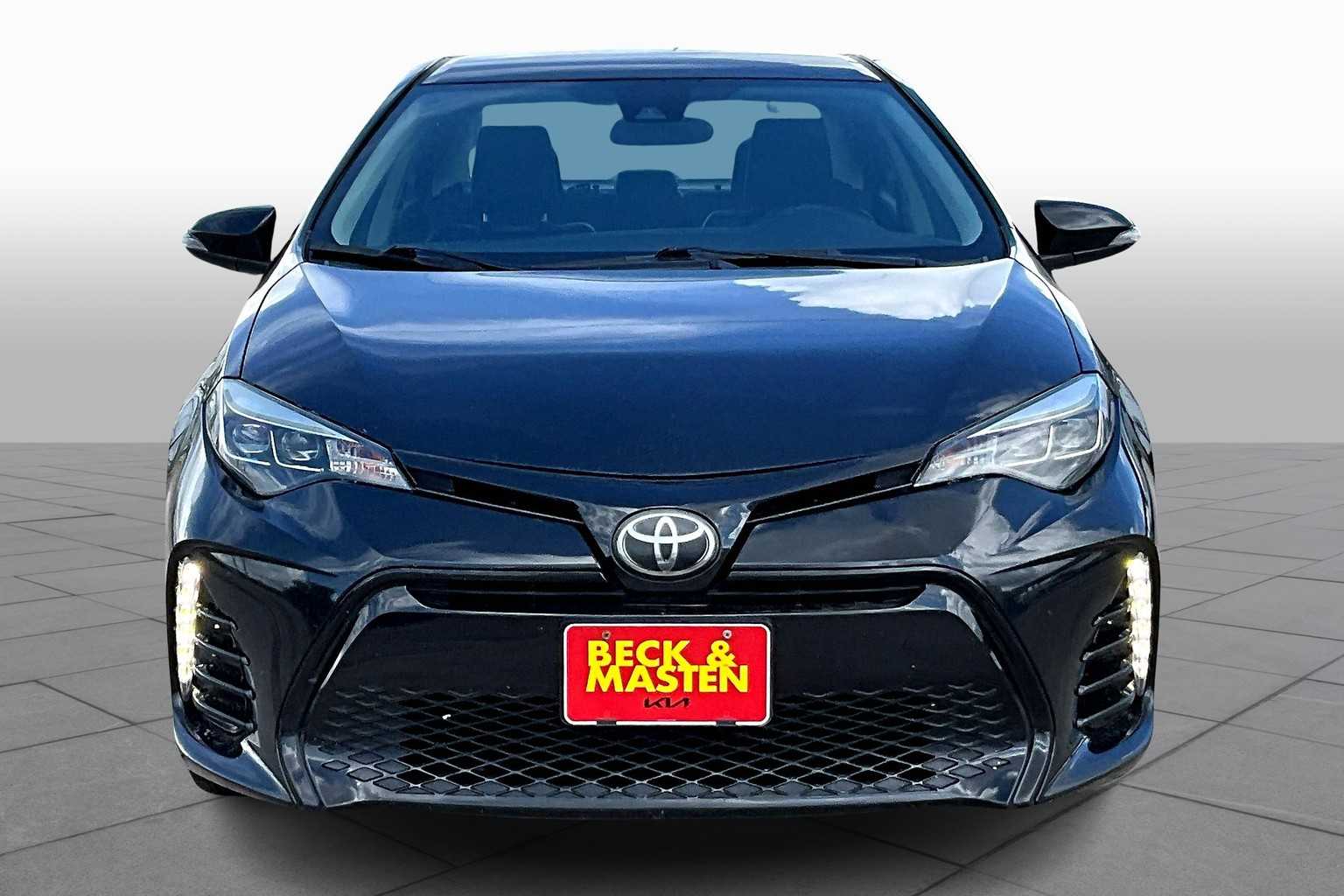 2018 Toyota Corolla LE photo 3