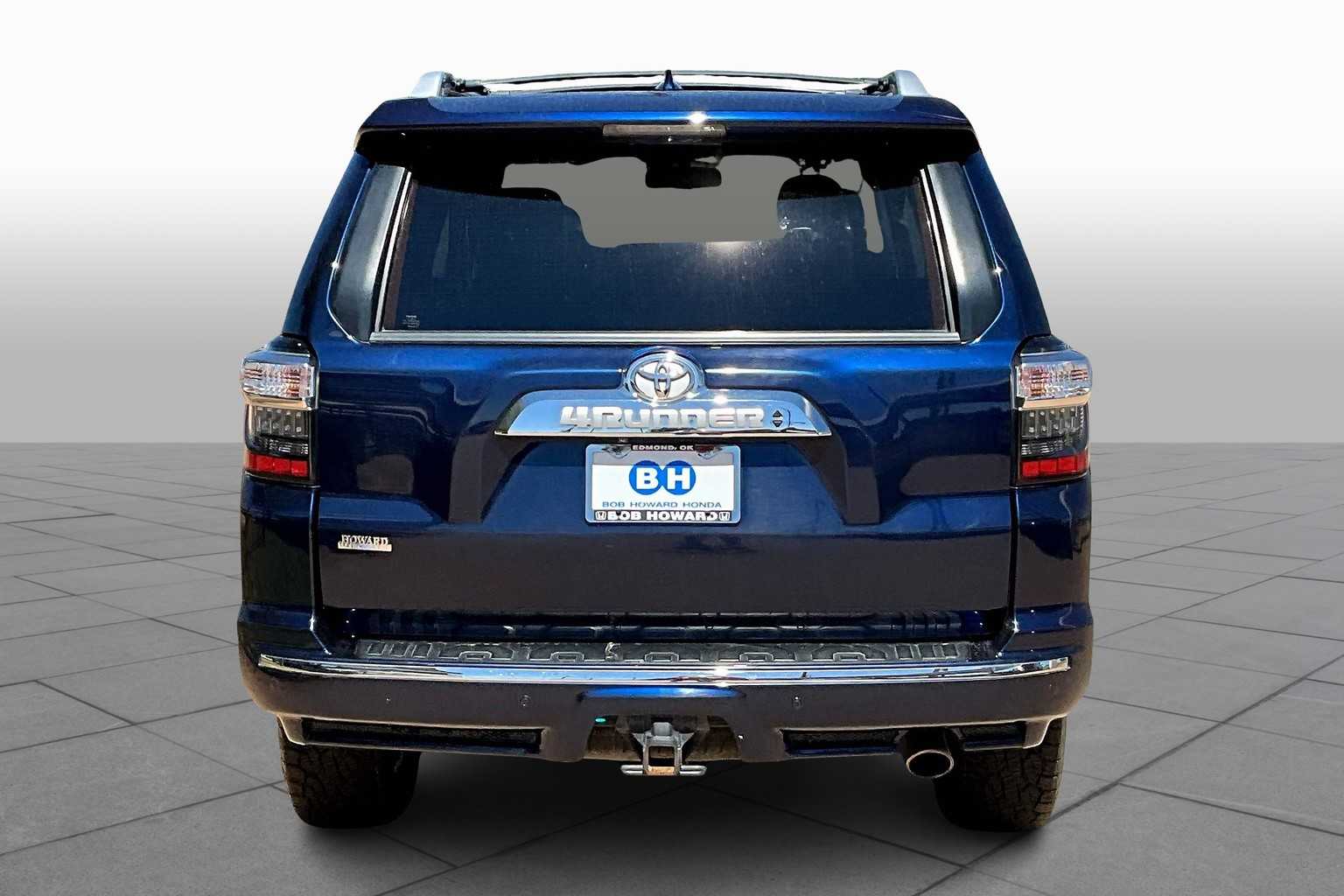 2016 Toyota 4Runner Limited photo 4