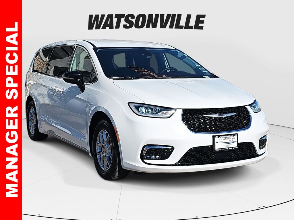 2024 Chrysler Pacifica Touring L's photo