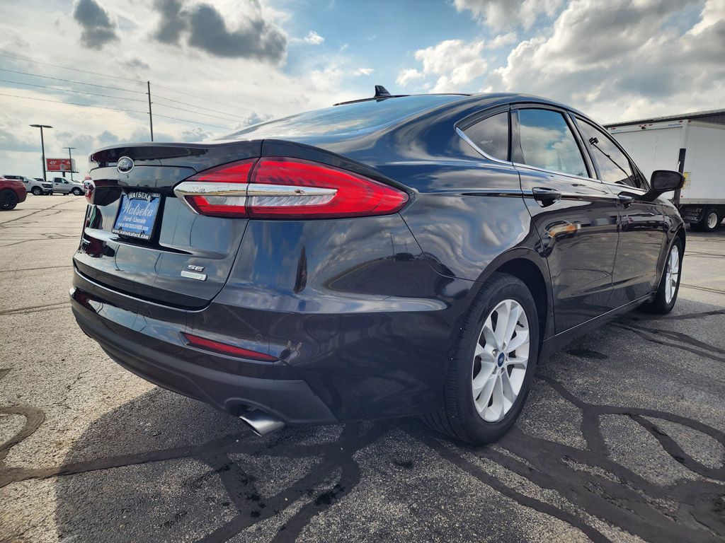 2020 Ford Fusion SE photo 3