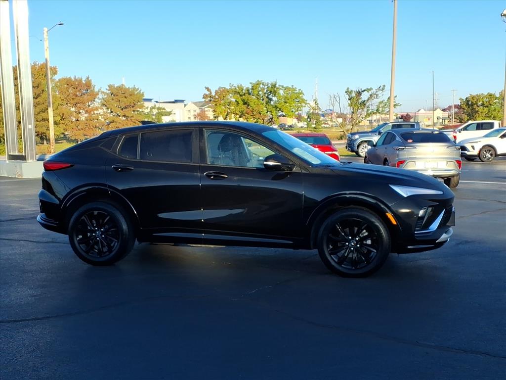 2024 Buick Envista ST photo 2