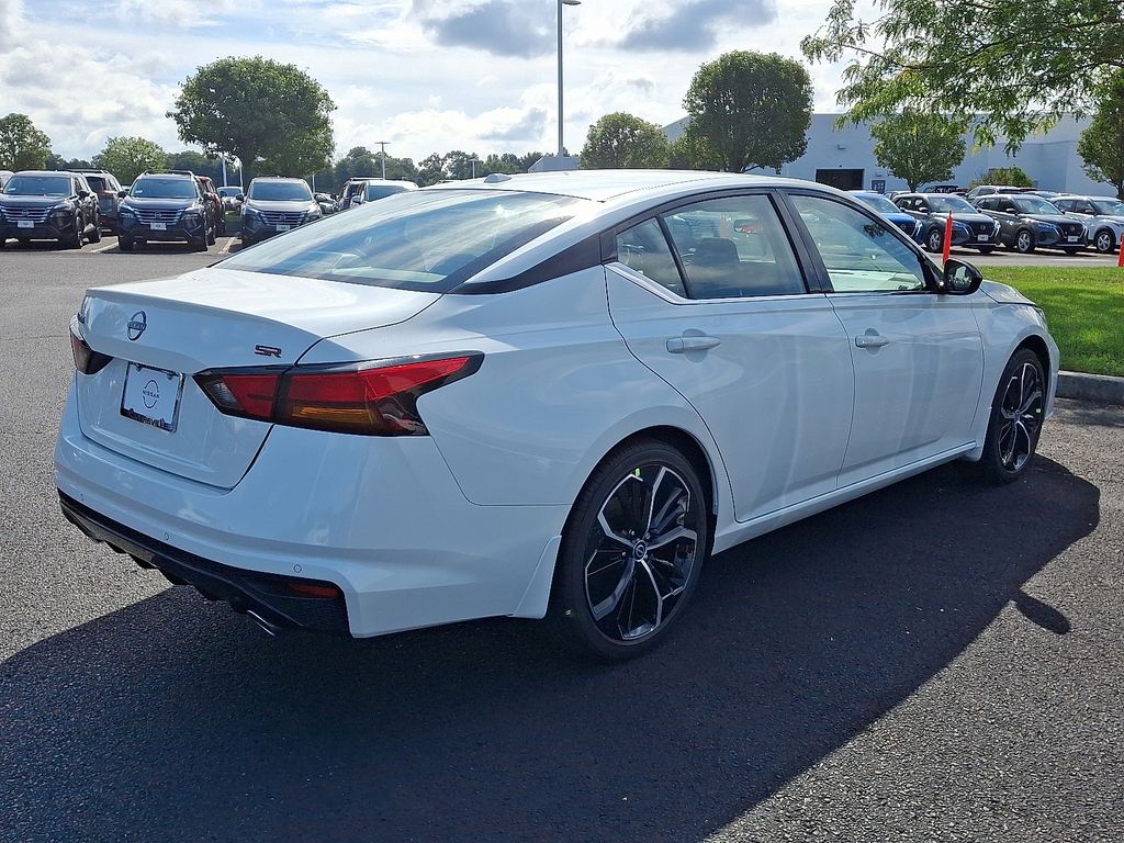 2025 Nissan Altima 2.5 SR photo 4