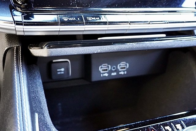 Used 2023 Black Jeep Base image 29