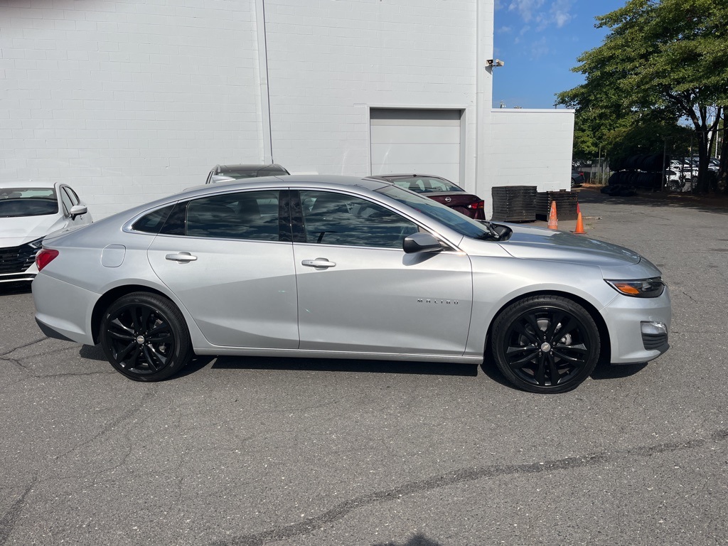 2022 Chevrolet Malibu 1LT photo 2