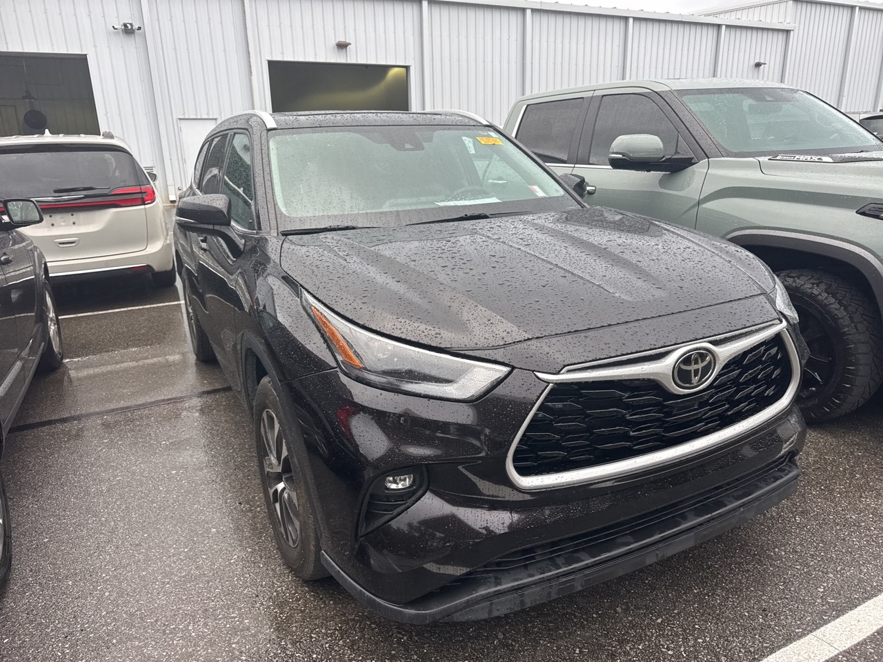 2022 Toyota Highlander XLE photo 3