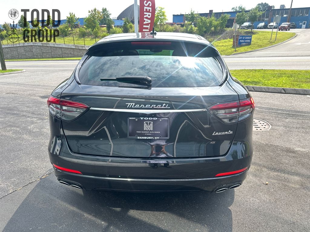 2022 Maserati Levante GT photo 3