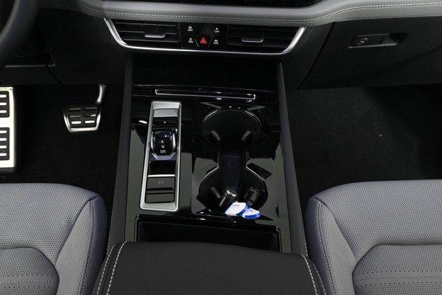 2025 Volkswagen Atlas Cross Sport SEL R-Line photo 14