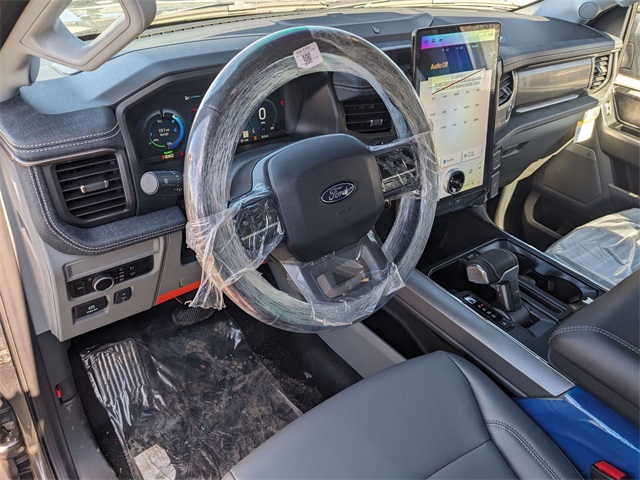 2025 Ford F-150 Lightning photo 8