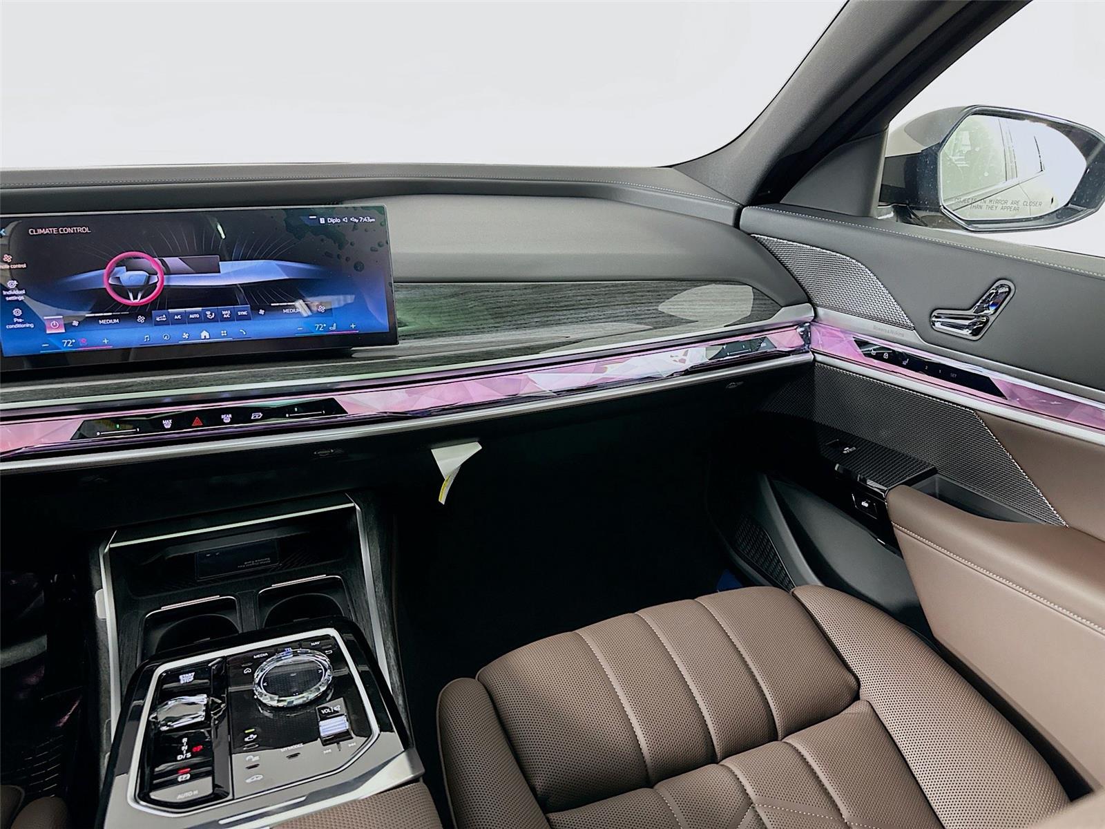 2026 Bmw 750e photo 23