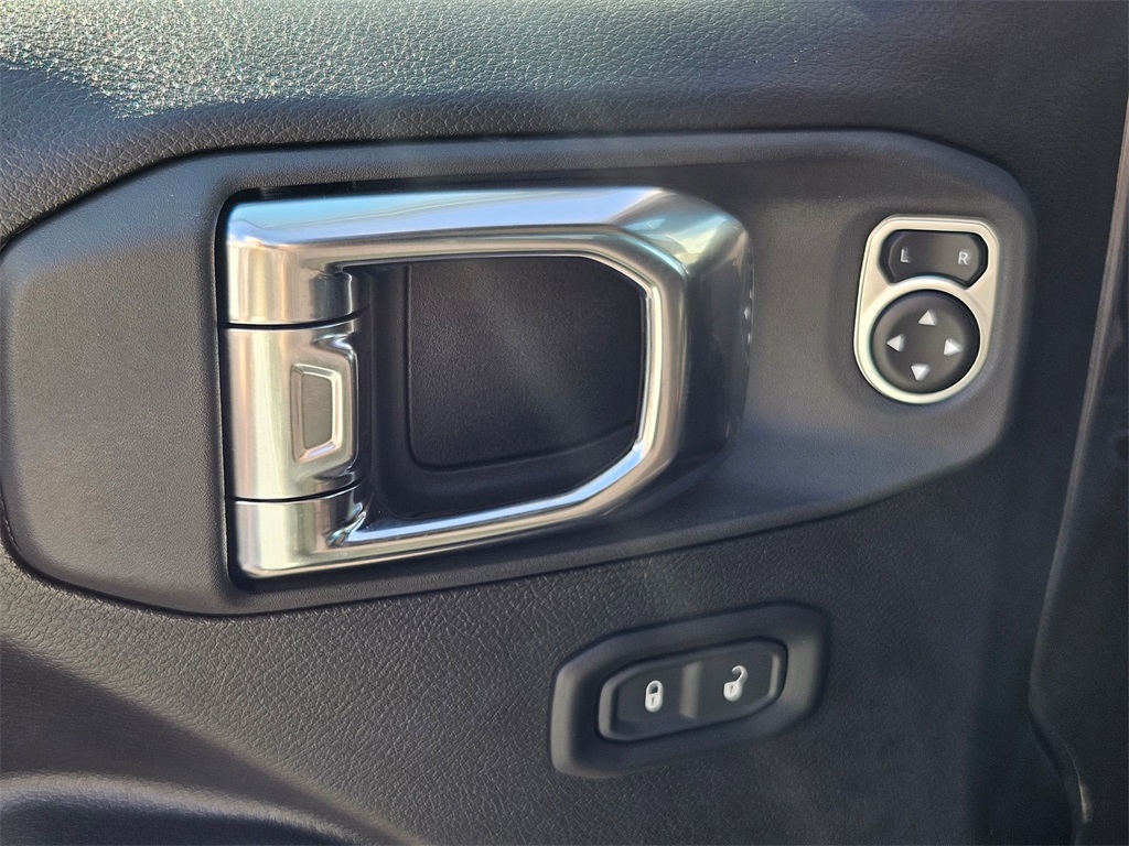 2025 Jeep Gladiator Mojave photo 10