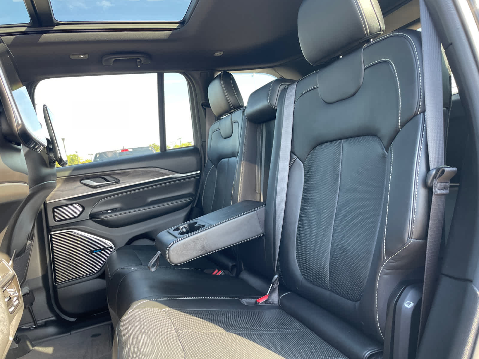 2023 Jeep Cherokee Overland 4xe photo 8