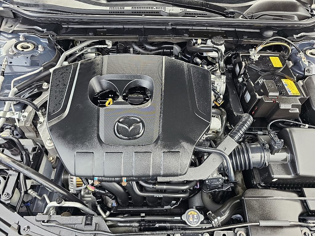 2025 Mazda Mazda3 2.5 s Carbon photo 9
