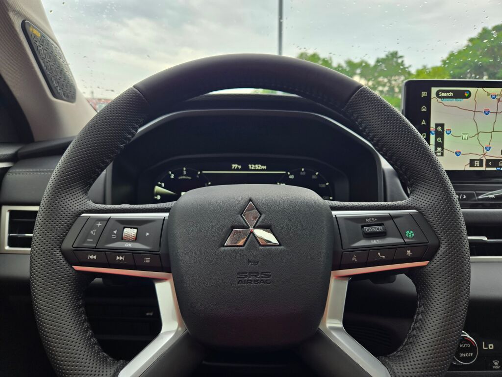 2025 Mitsubishi Outlander SE photo 25