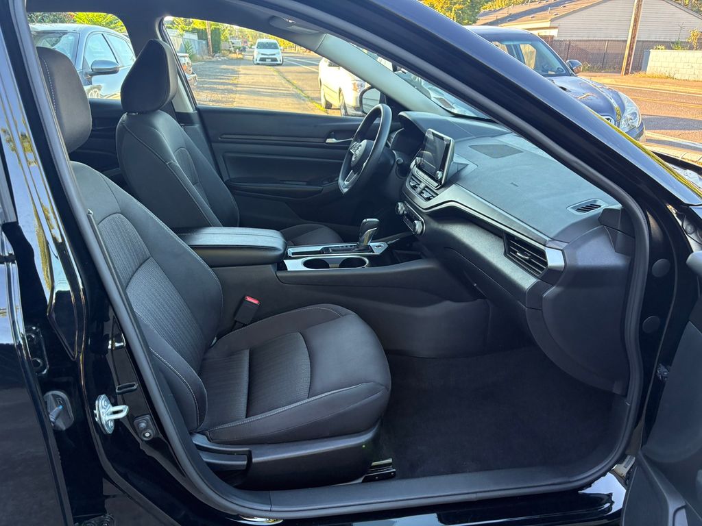 2024 Nissan Altima 2.5 SV photo 25
