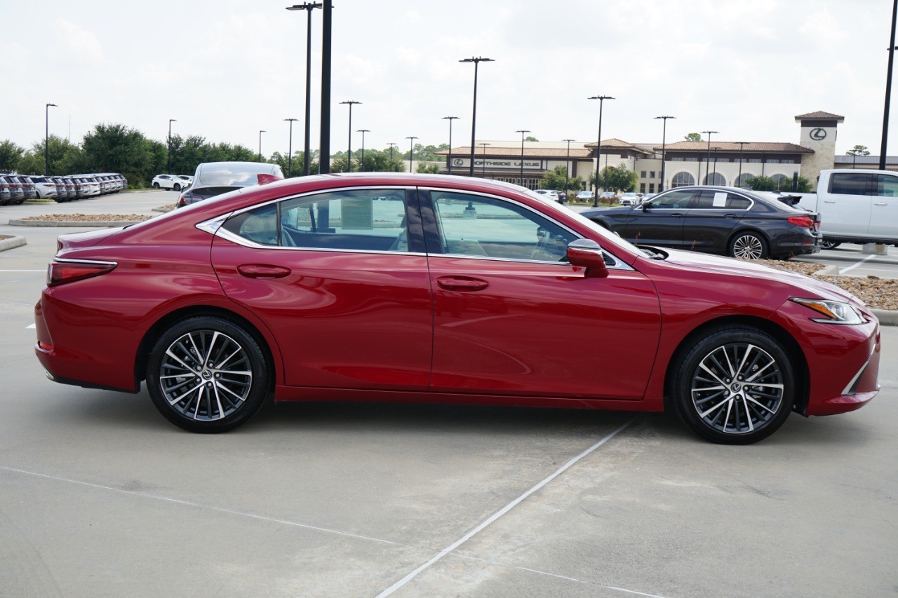 2025 Lexus ES 350 photo 4