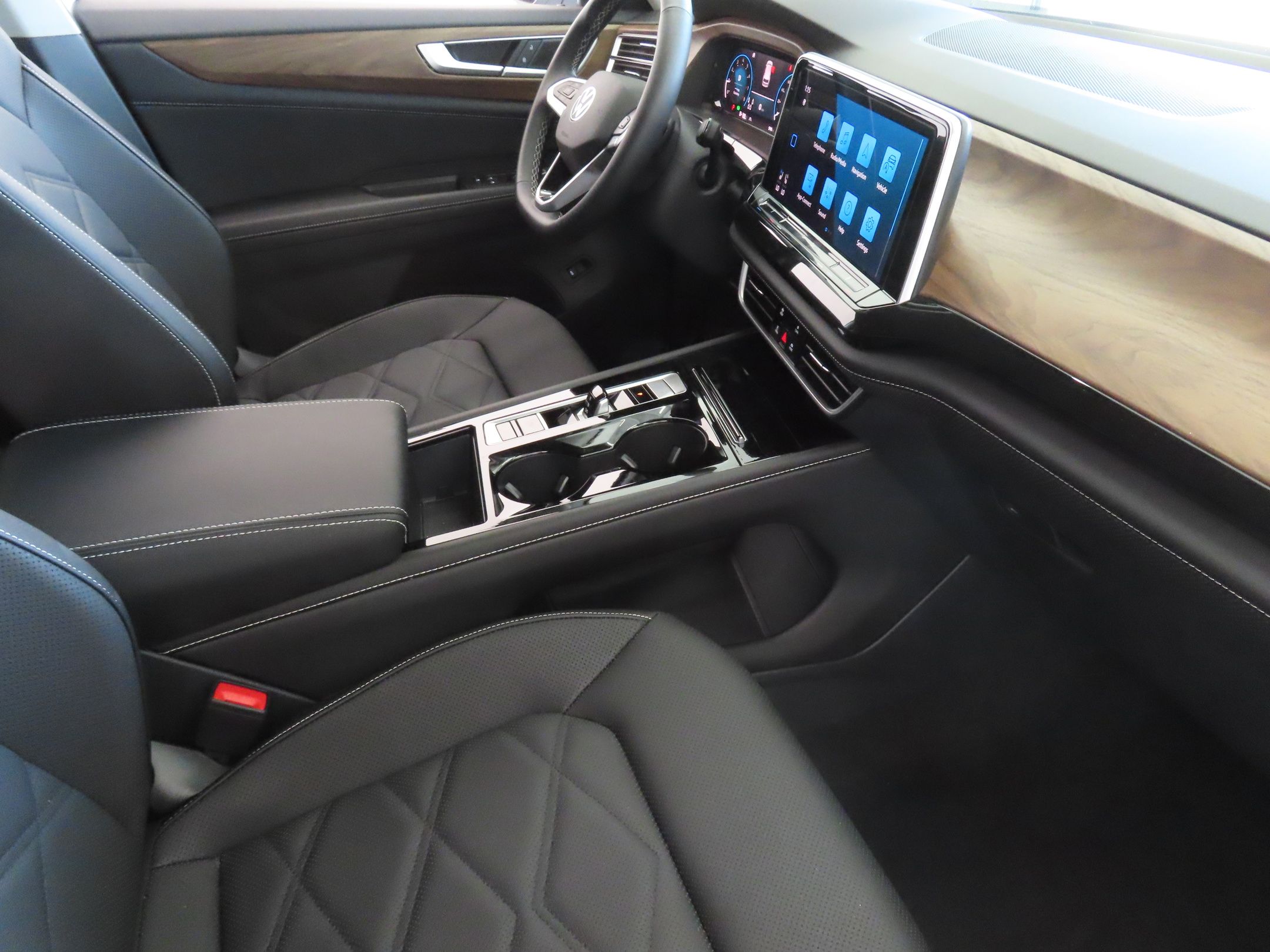 2025 Volkswagen Atlas SE Technology photo 22