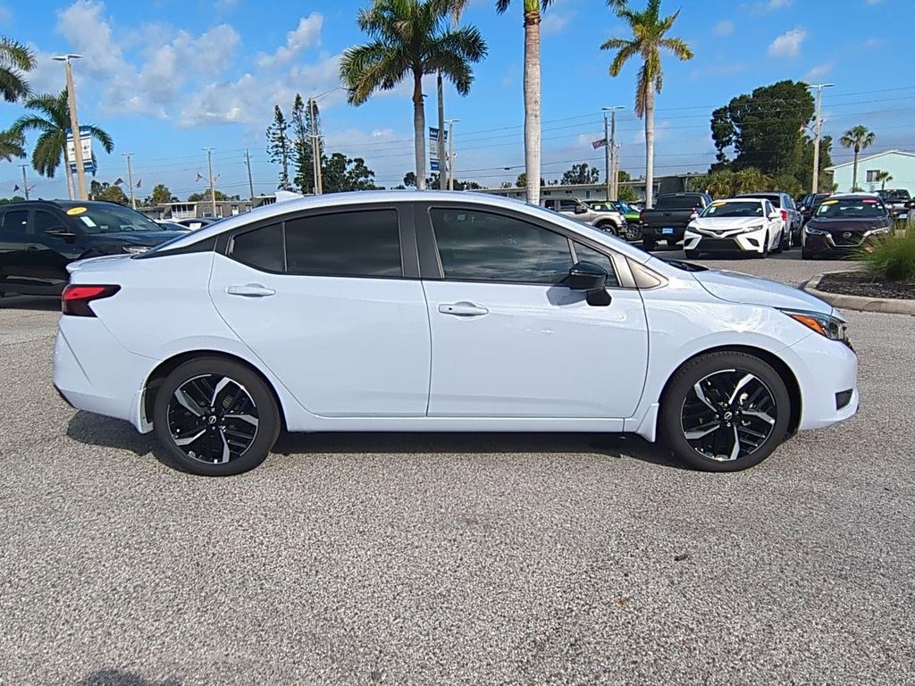 2025 Nissan Versa SR photo 4