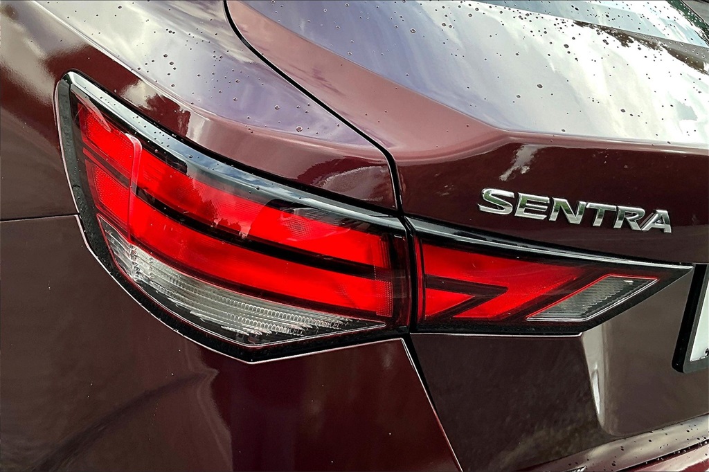 2021 Nissan Sentra SV photo 21