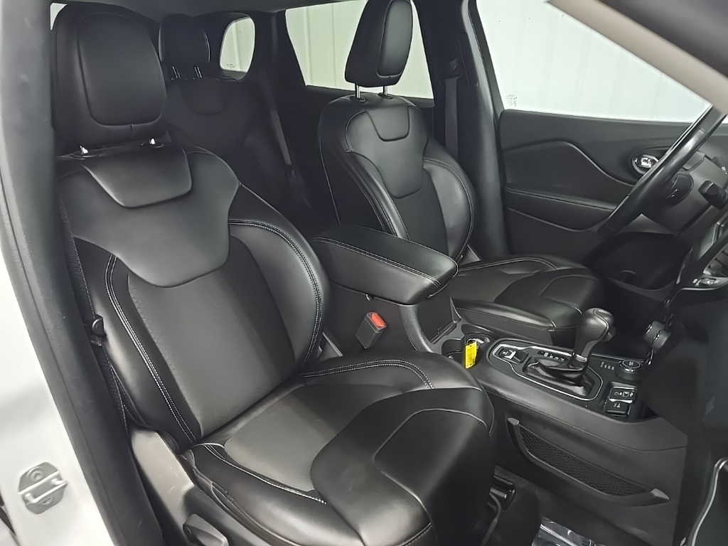2020 Jeep Cherokee Latitude photo 13