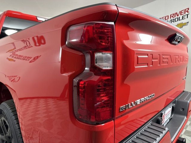 2025 Chevrolet Silverado 1500 Custom photo 16