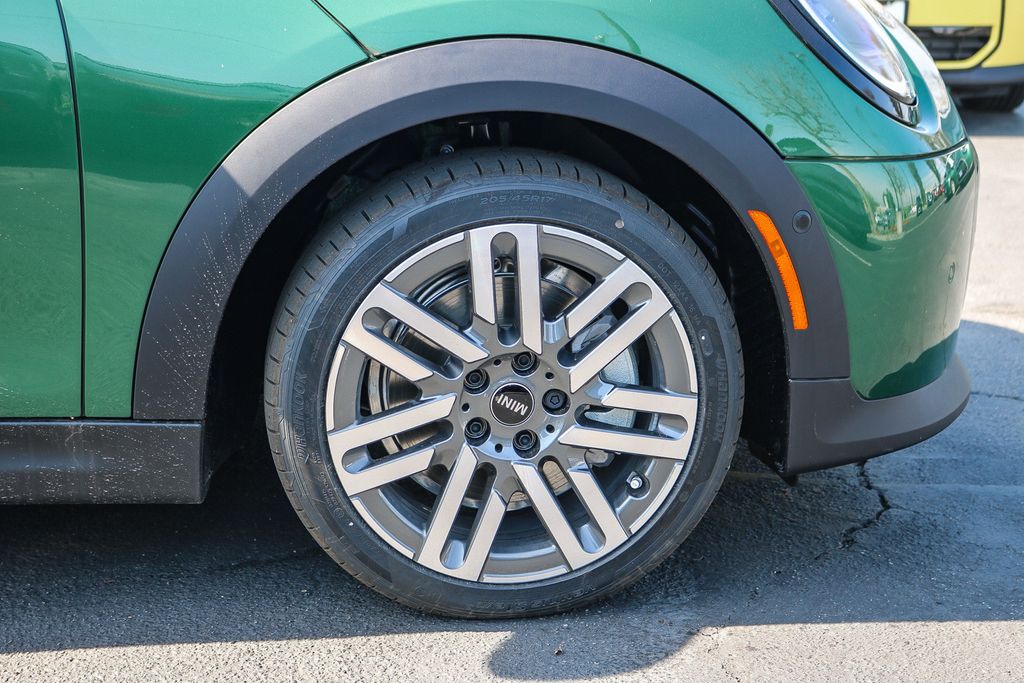 2025 Mini Cooper Hardtop 2 Door Signature photo 2