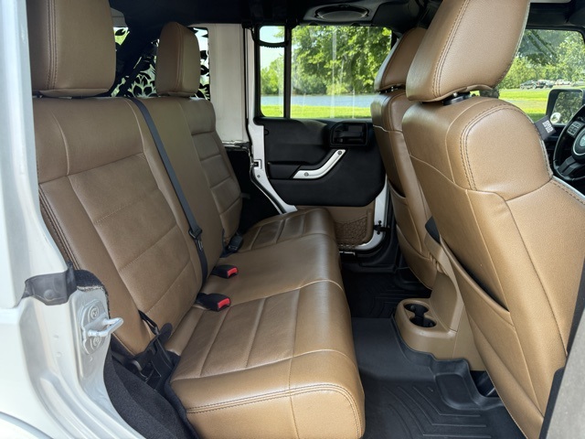 2012 Jeep Wrangler Unlimited Sahara photo 12
